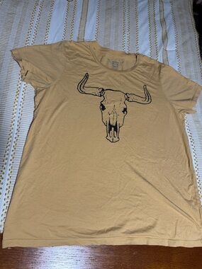 Women's Short Sleeve Tee with Bull Skull Graphic - Tan